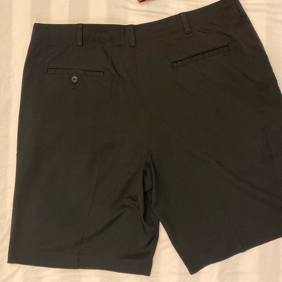 PGA Tour Mens Flat Front Black Golf Shorts in a Size 40 Waist - Picture 10 of 10